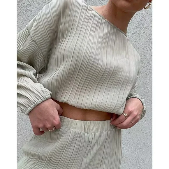 Gianni Bini Joni Plisse Elastic Waistband Coordinating Pants - Picture 5 of 14